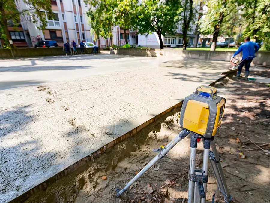 a laser topographic device for leveling a construction site