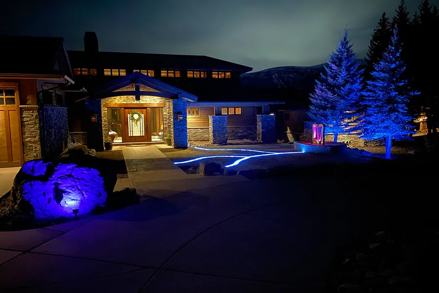 GPI-front-house-view-on-a-night-time-carousel